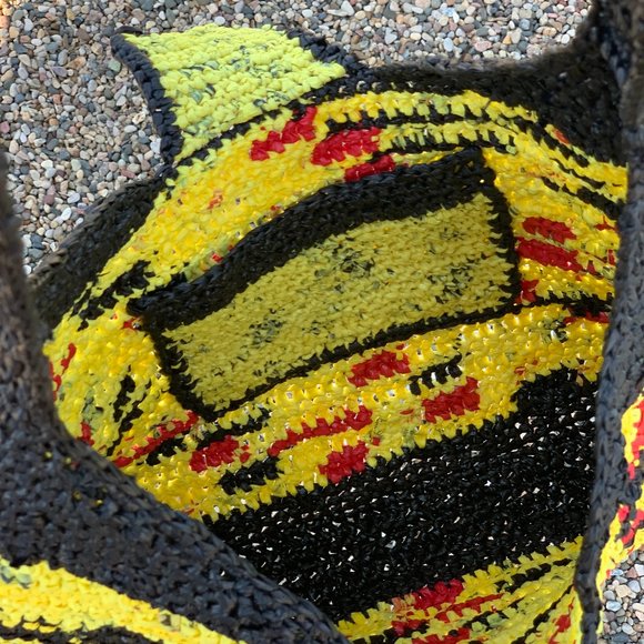 Crochet plarn crossbody bag. Handmade from recycled retail plastic bags. - Picture 4 of 4